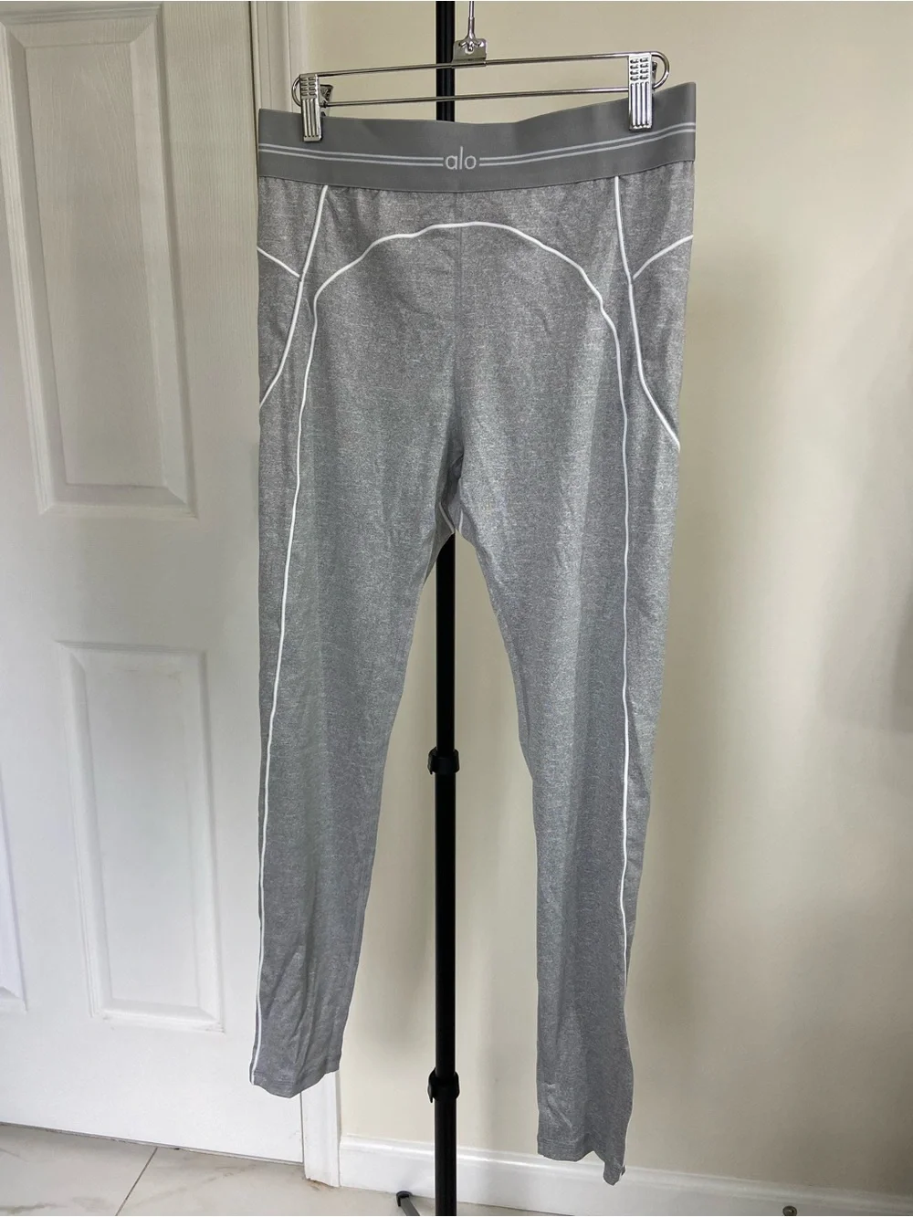 ALO Yoga Gray Heathered Leggings with White Piping